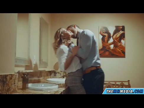 ❤️ وقتی یک بلوند بی تنه شما را در یک دستشویی عمومی اغوا می کند ❤❌ پورنو در fa.sitevox.top ❌️❤